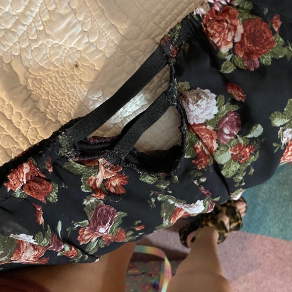 GORGEOUS SIDE CUTOUT FLORAL SKIRT - Picture 5 of 5